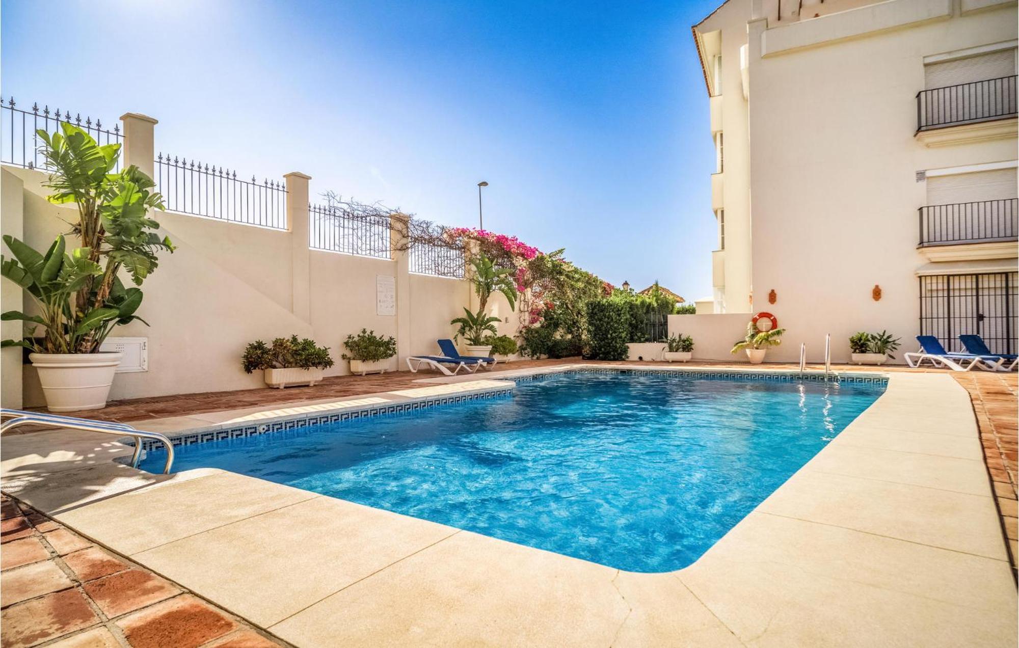 Apartment 2 Bedroom Gorgeous In *