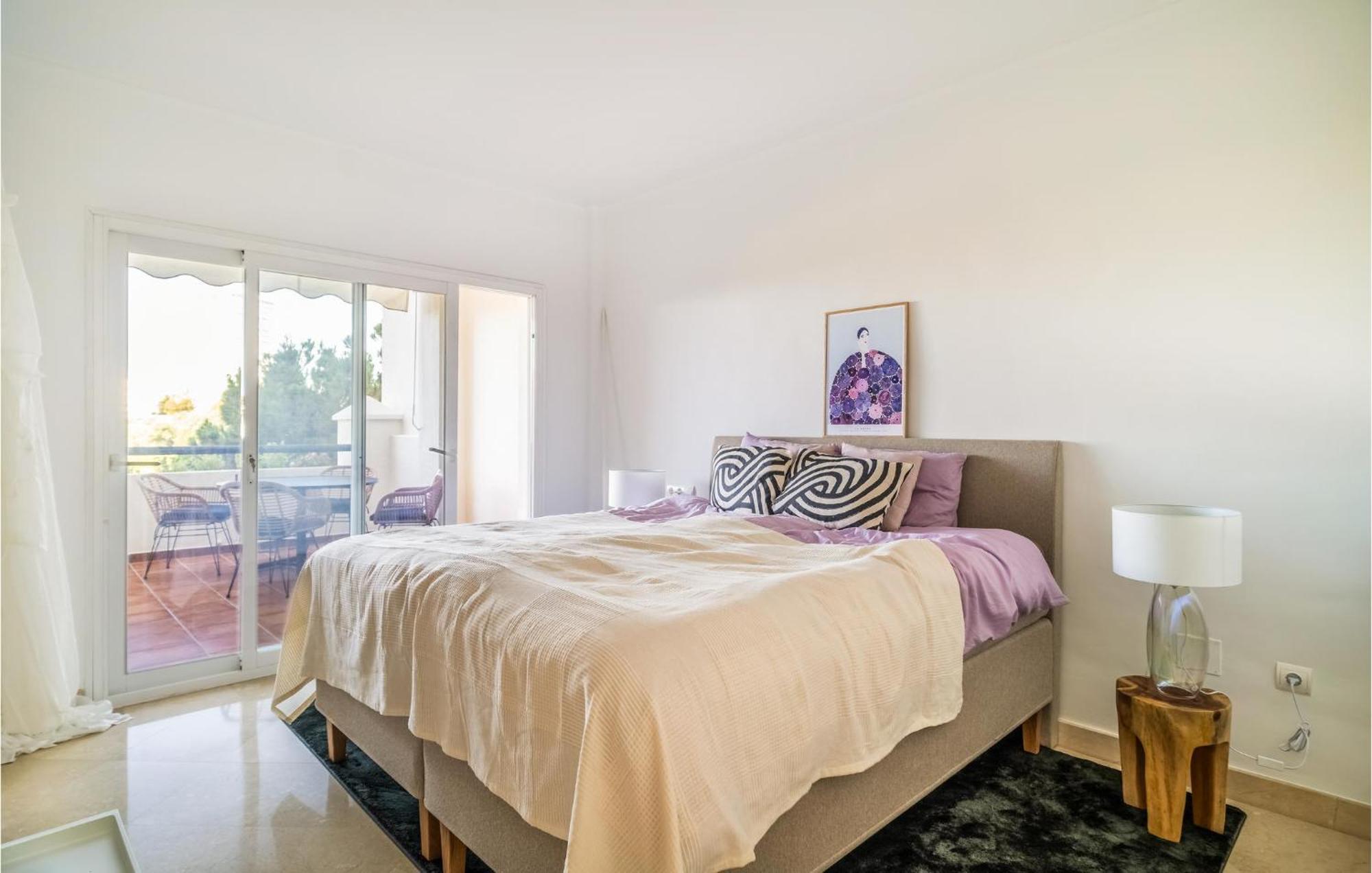 2 Bedroom Gorgeous In Apartment Marbella