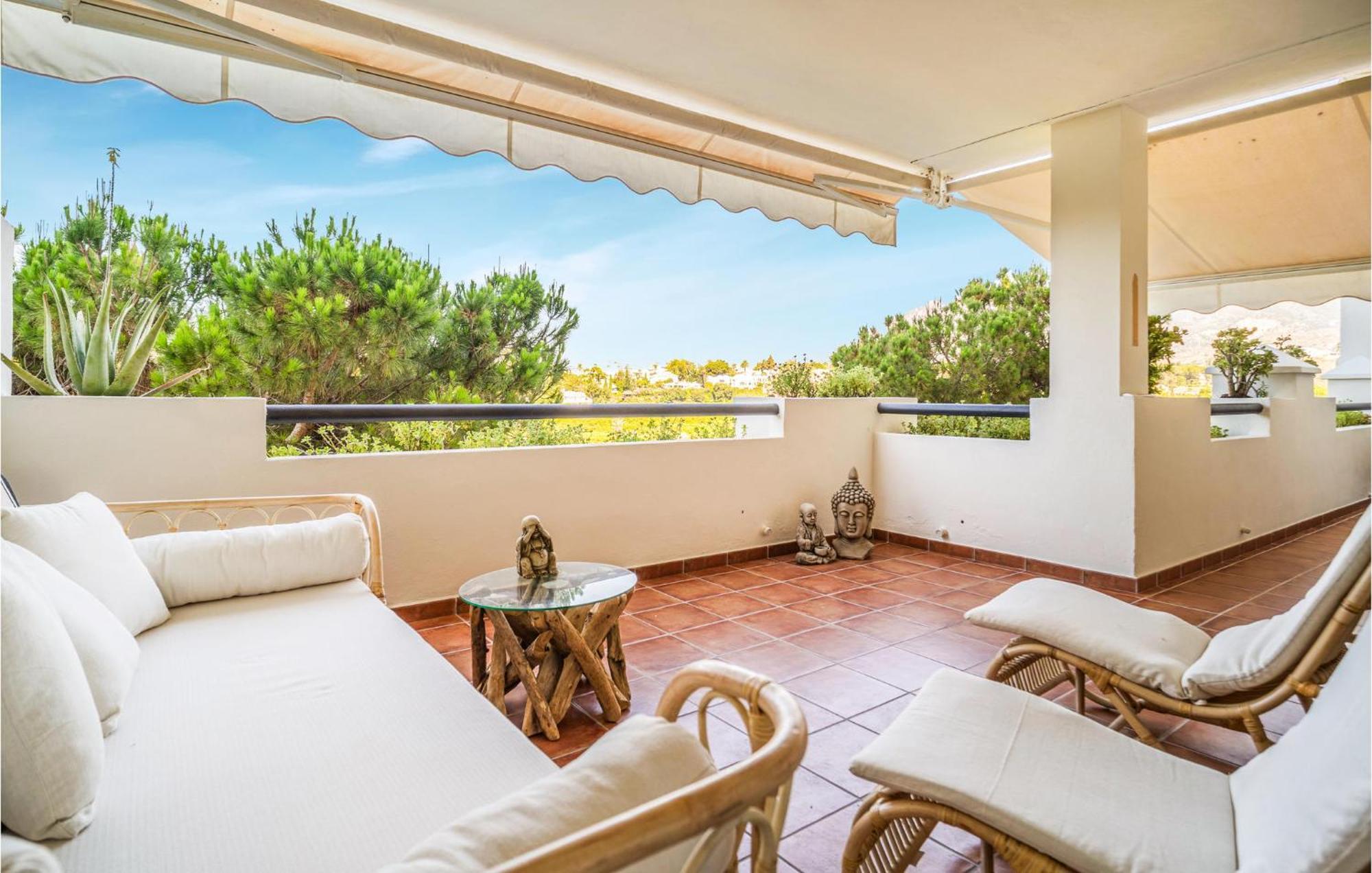 2 Bedroom Gorgeous In Apartament *